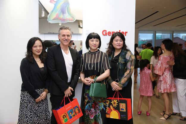 前進全球頂級建築事務所.美國Gensler上海總部 香華天李善單+瑪馨玲月「明鏡~Transparency」開展-董事長周貝芬