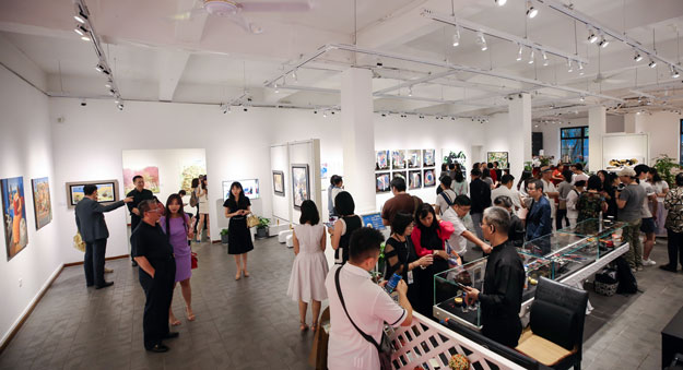 香华天新艺境上海宝胜划廊李善单玛馨玲月明镜划展