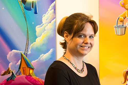 住在佛羅里達州的藝術家辛蒂 • 桑頓(Cindy Thornton),特地帶兒子來到比佛利參加開幕講談