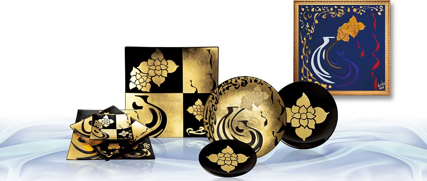 香華天GP DEVA精品。圖騰藝術手工雕花盤，結合李善單教授畫作，由頂尖師傅親自上陣，經過手工雕刻、貼金銀箔的繁複工序，將優雅畫作化為立體生活精品，是實用的點心、水果盤，更兼具藝術裝飾之用。寶瓶安、大