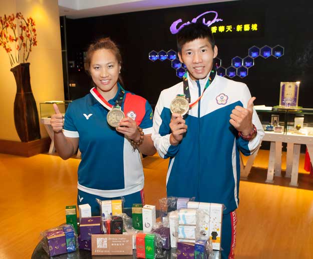 香華天集團周貝芬董事長贊助亞運克拉術銅牌選手詹皓程楊憲慈