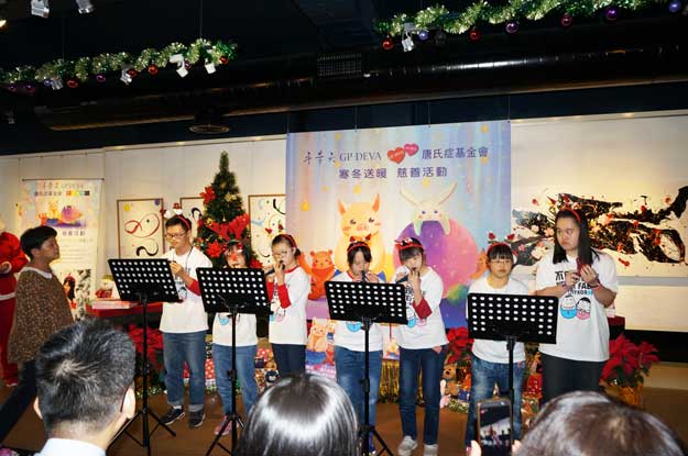 香华天新艺境与唐氏症基金会寒冬送暖在台中门市 