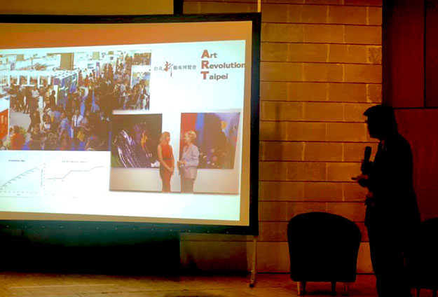 文化大学研发长颜敏仁教授，以其“系统思考”的学术专业观点，让国际了解台北新艺术博览会的创新及贡献